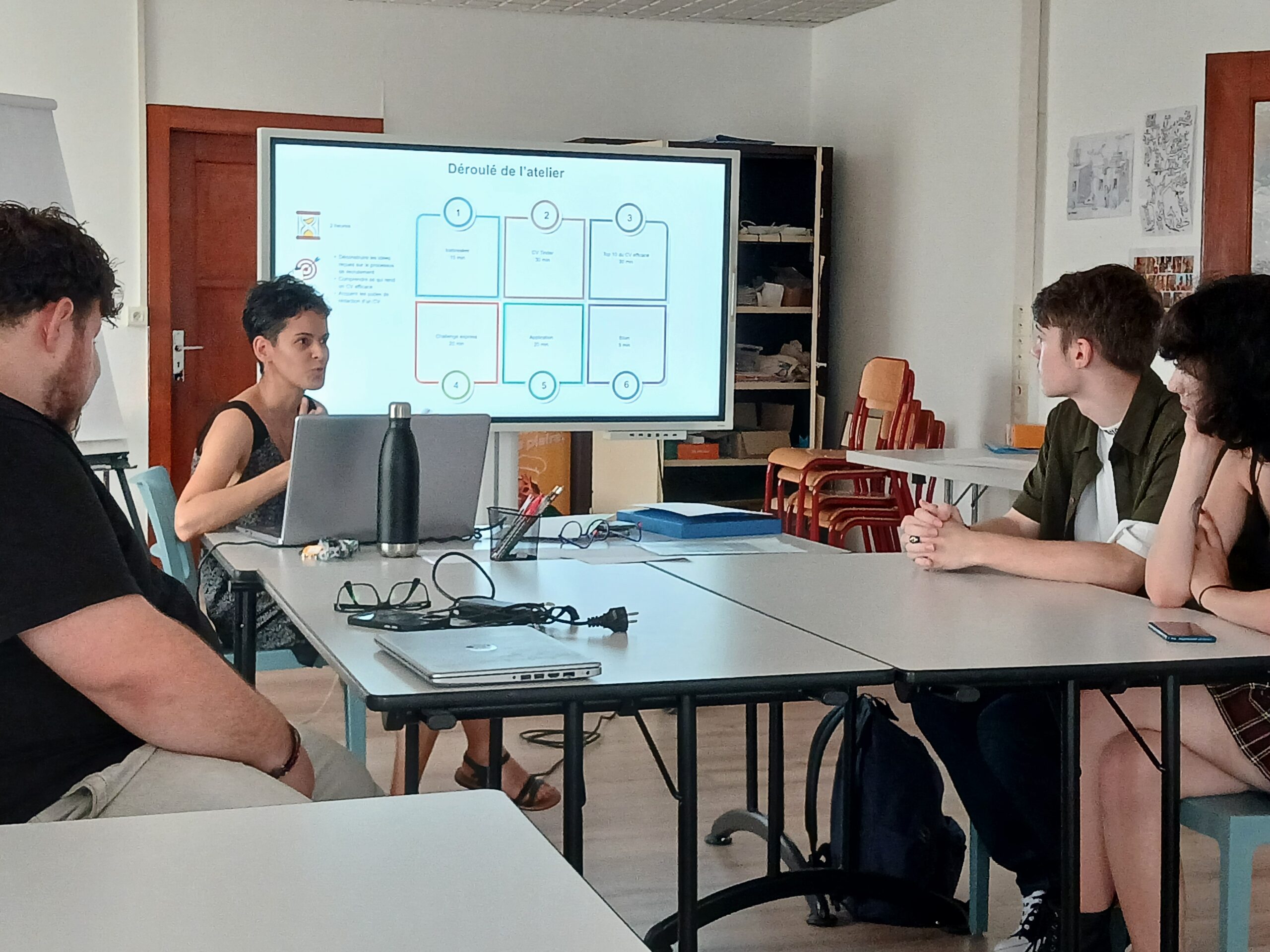 À Molsheim, des jeunes apprennent à relire leur CV comme des recruteurs